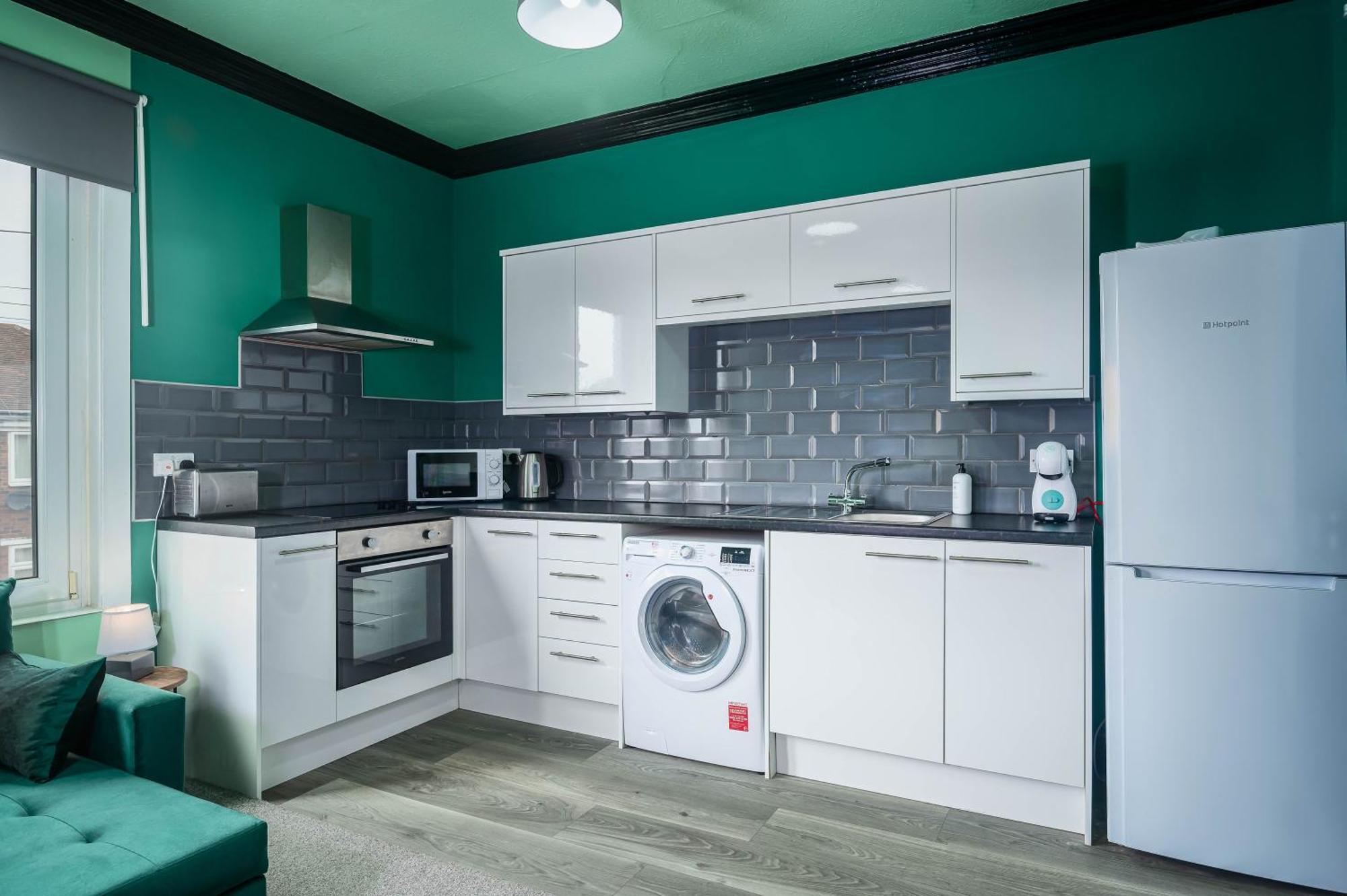 Social Media Adventure - 3 Bedroom - Centre - Doncaster *