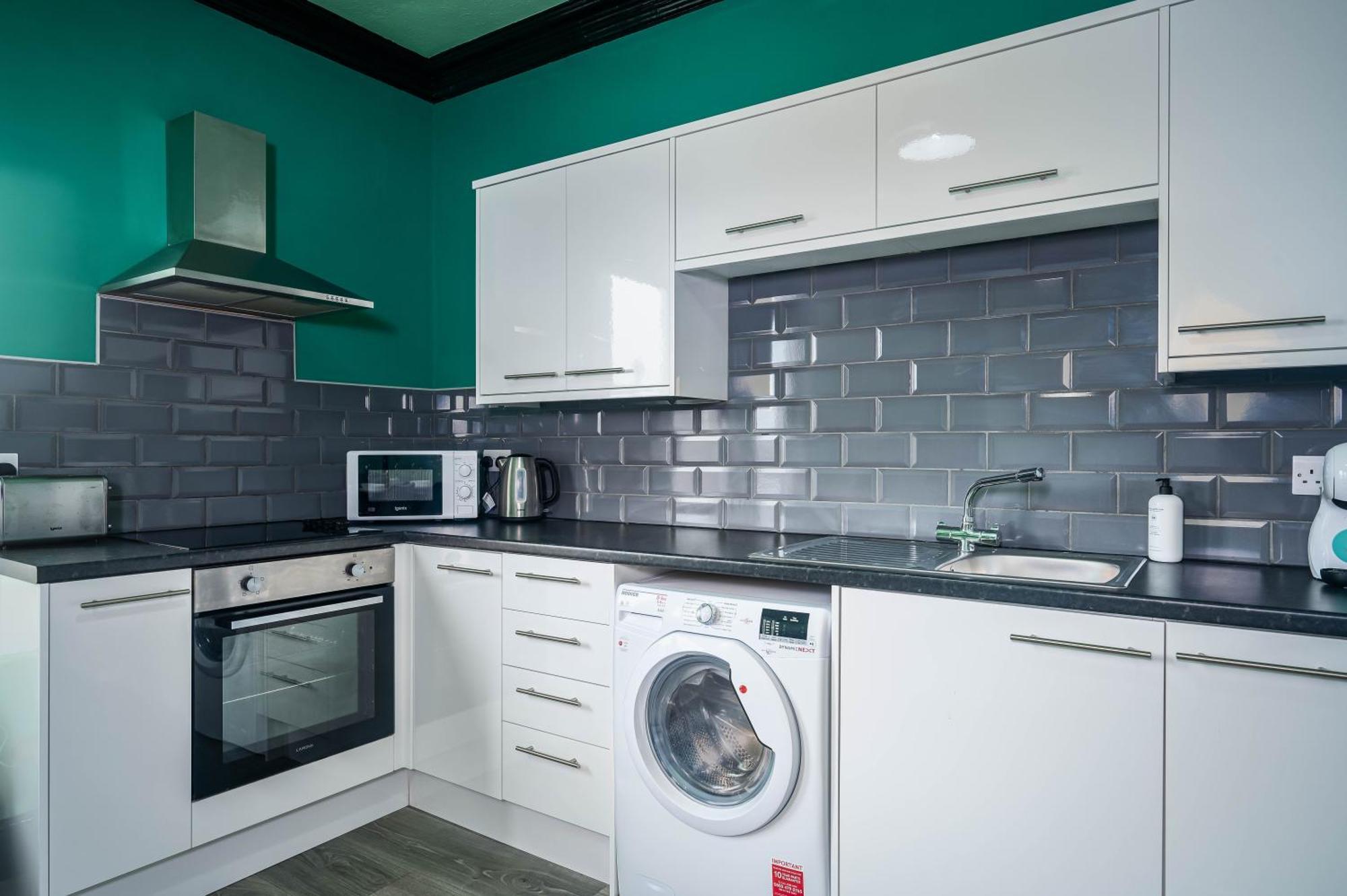 Social Media Adventure - 3 Bedroom - Centre - Doncaster Apartment *