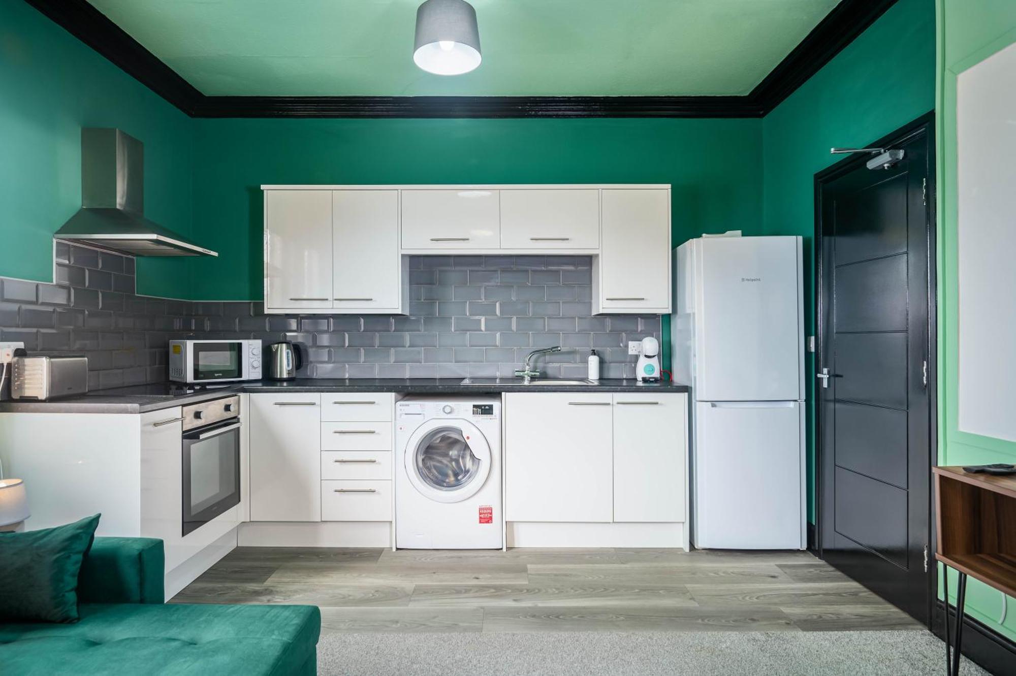 Social Media Adventure - 3 Bedroom - Centre - Doncaster Apartment *