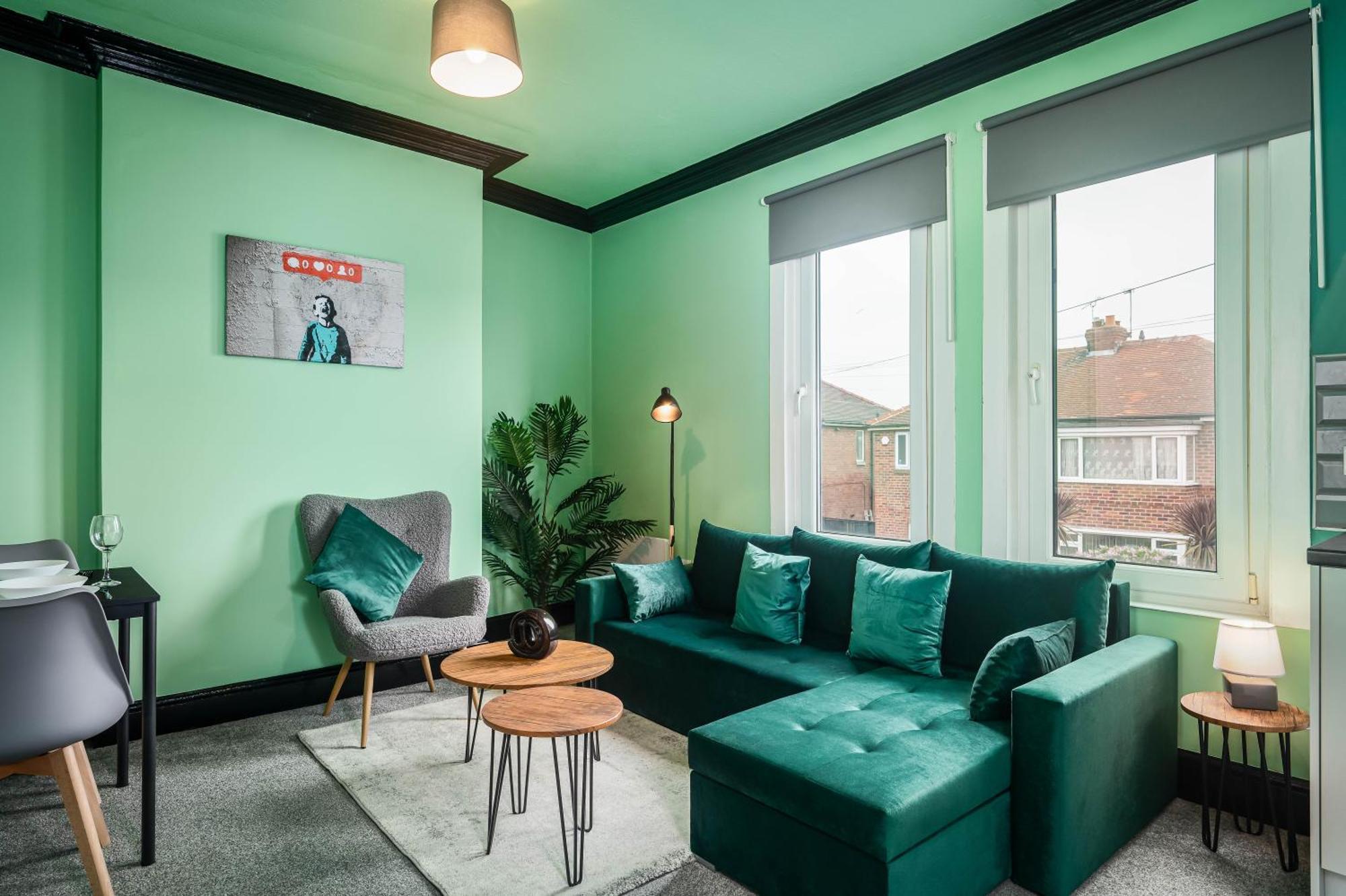 Social Media Adventure - 3 Bedroom - Centre - Doncaster Apartment *