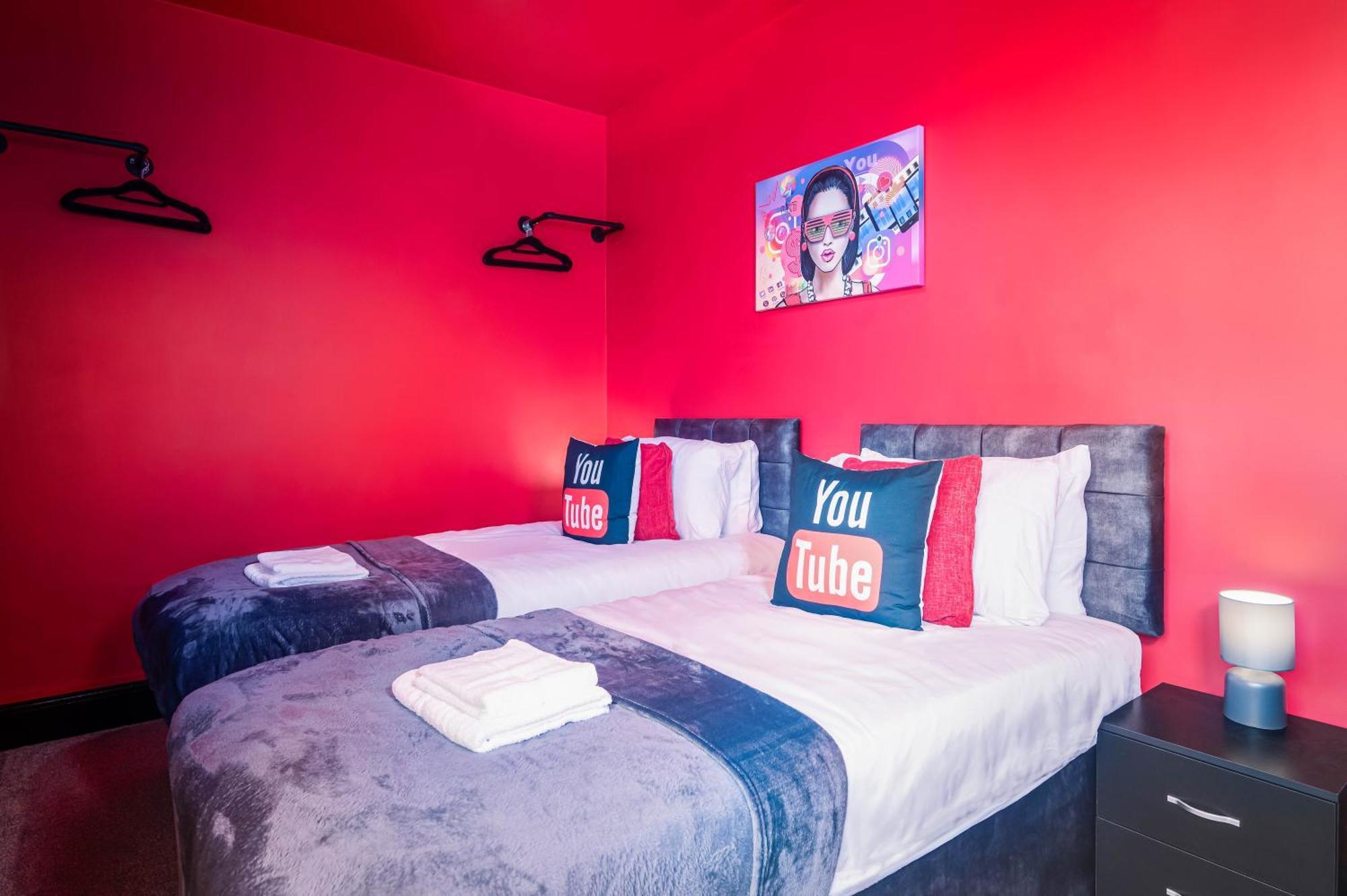 Apartment Social Media Adventure - 3 Bedroom - Centre - Doncaster Balby