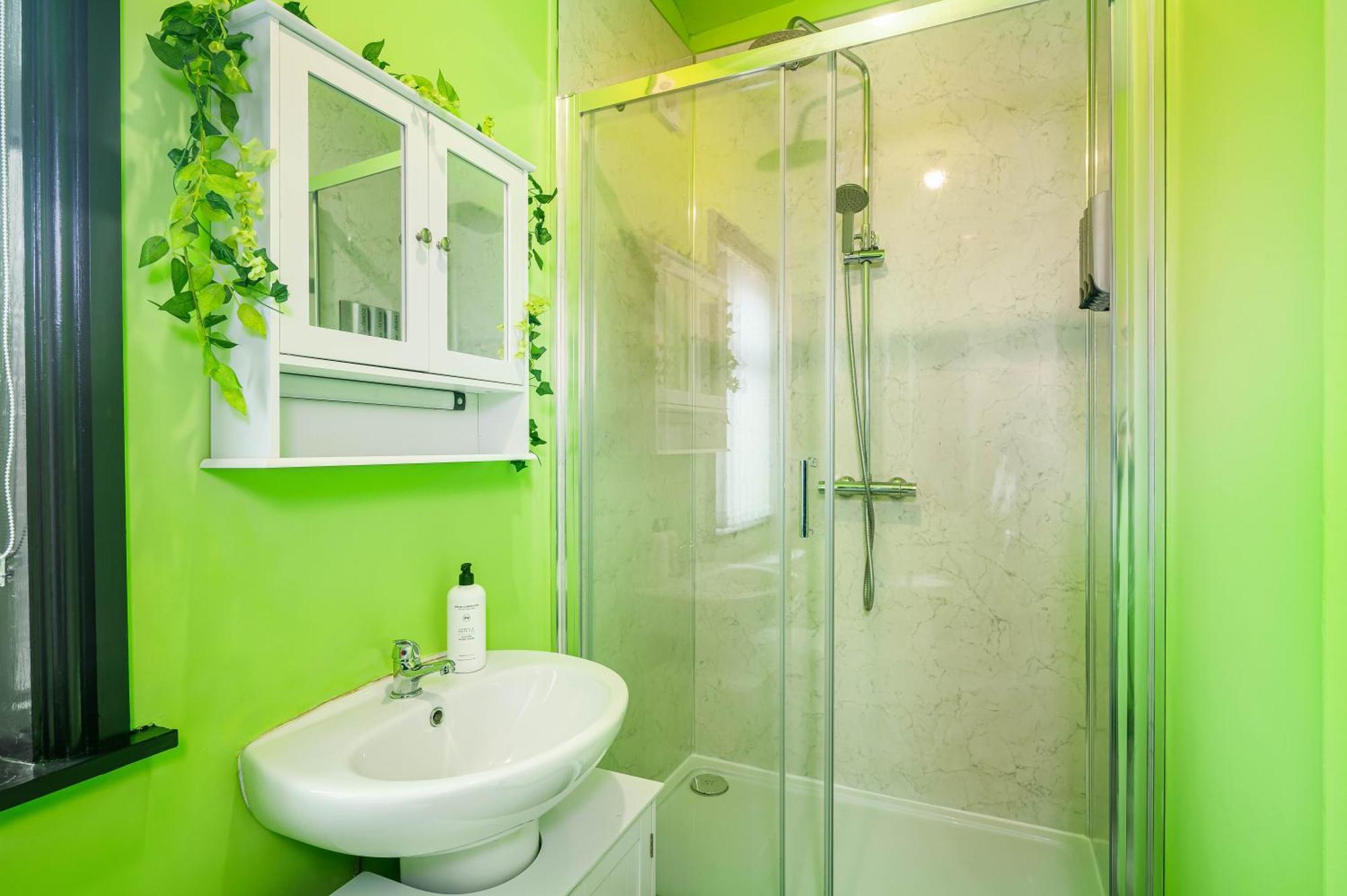 Social Media Adventure - 3 Bedroom - Centre - Doncaster Apartment
