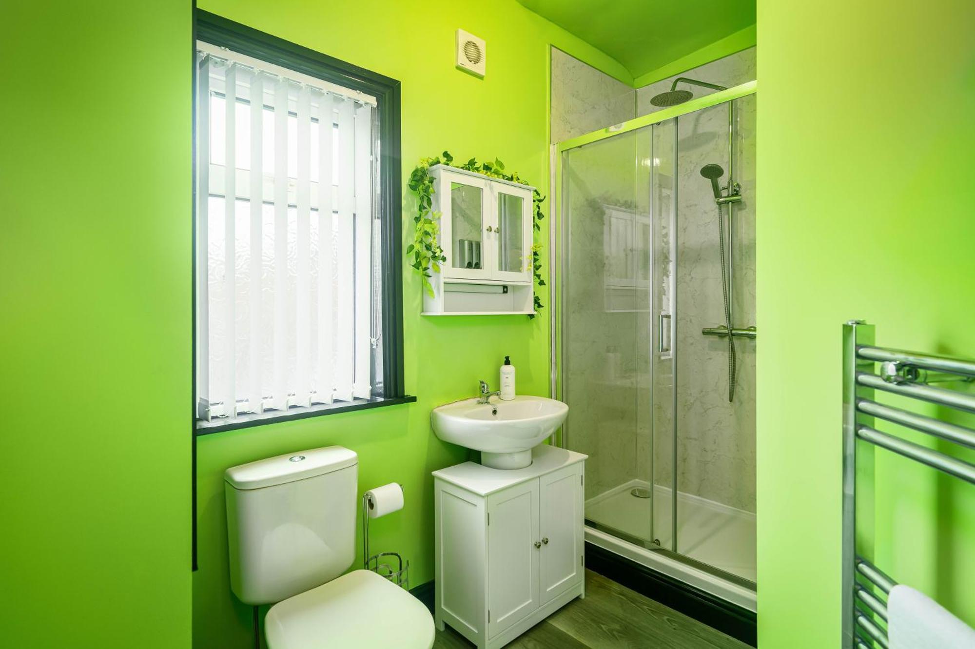 Social Media Adventure - 3 Bedroom - Centre - Doncaster * Balby