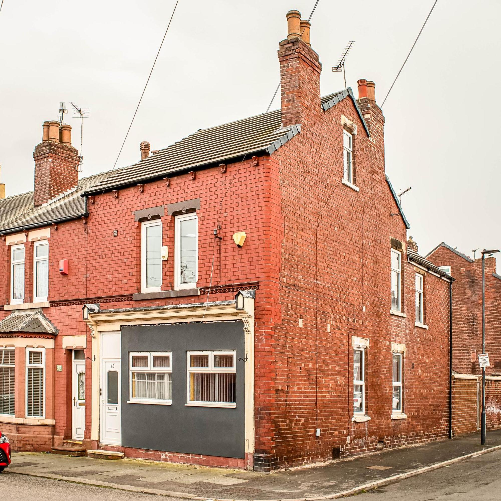 Social Media Adventure - 3 Bedroom - Centre - Doncaster * Balby