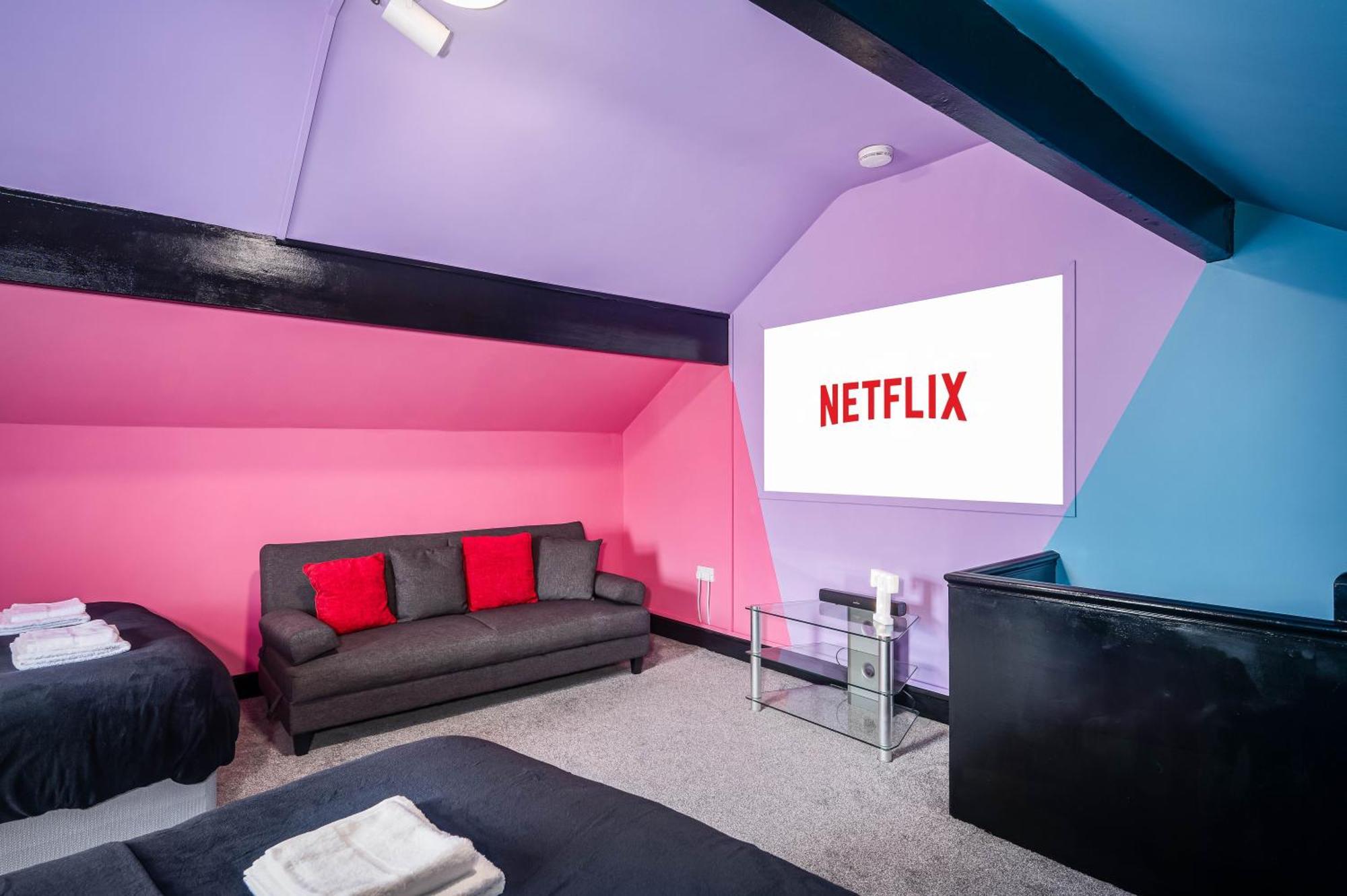 Social Media Adventure - 3 Bedroom - Centre - Doncaster